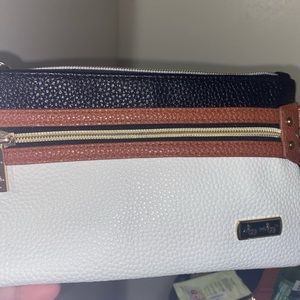 Itzy Ritzy boss pouch wallet